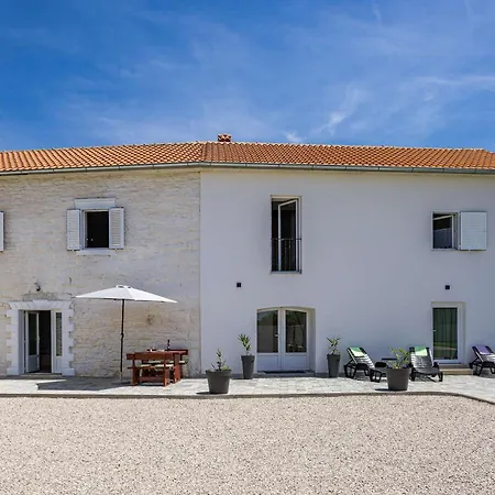 Lara Сasa de vacaciones