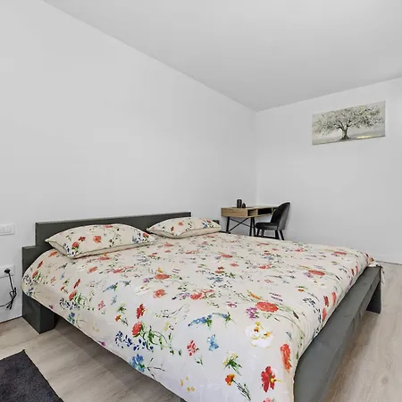 度假居 Lara 坎法奈尔